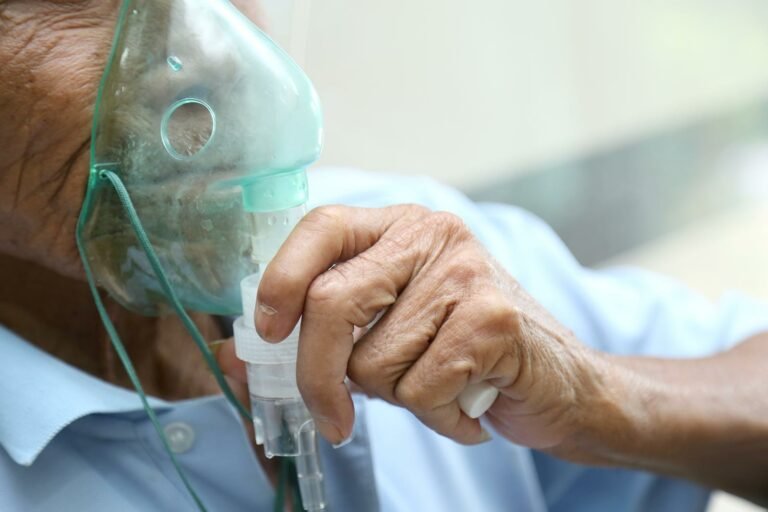 copd patient wearing an oxygen mask